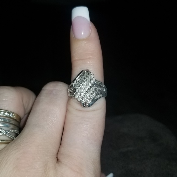 Large REAL Diamond Cluster ring - Picture 2 of 4